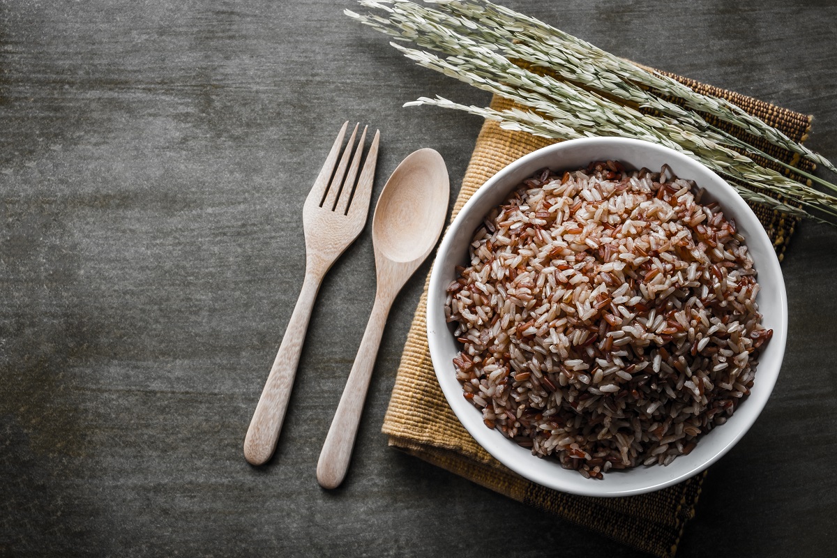 Brown/coarse,Rice,With,Wooden,Spoon,And,Fork,,Rice,Seed,.