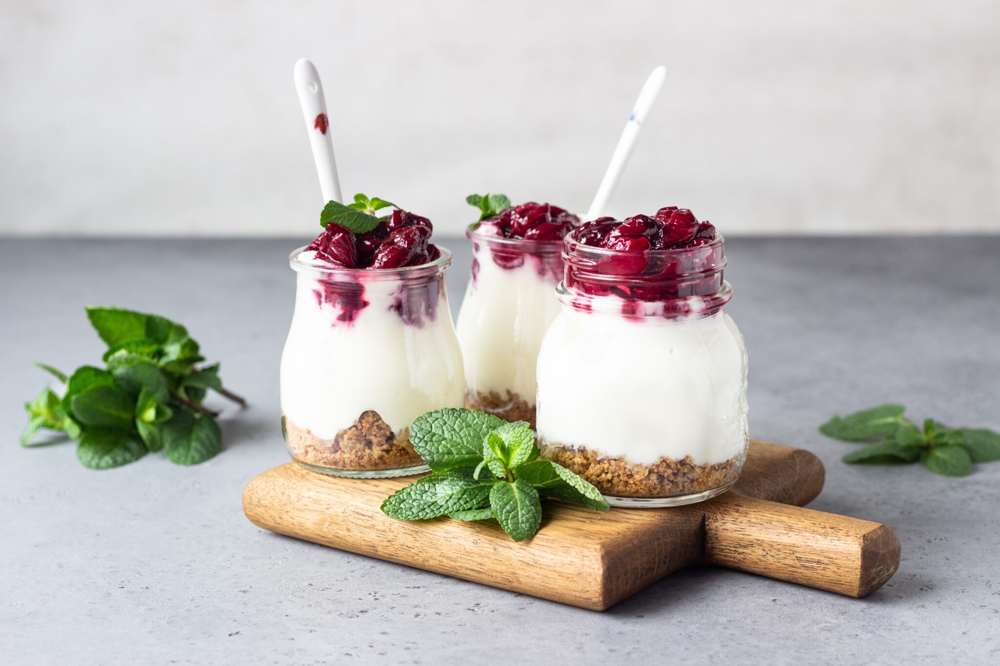 Healthy,Dessert,Of,Natural,Yogurt,,Cookies,And,Cherries,Served,With