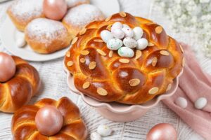 Easter,Table,With,Italian,Style,Homemade,Braid,Buns,,Greek,Style